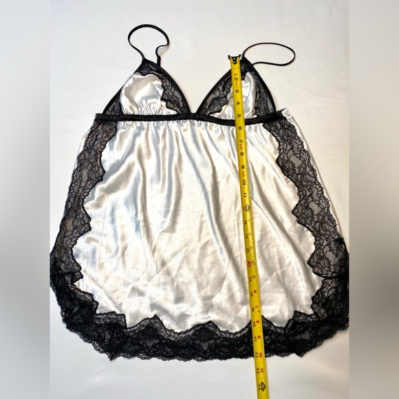 Victoria's Secret white babydoll top with black lace - Picture 4 of 7